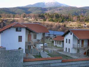 Basic 2 room triple with mountain view, garden, an extra bed, private facilities (bath and shower), and breakfast
